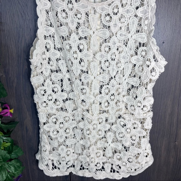!🌼3/$30🌼Sleeveless Lace Zip Up Back Blouse Size Small - Picture 7 of 14